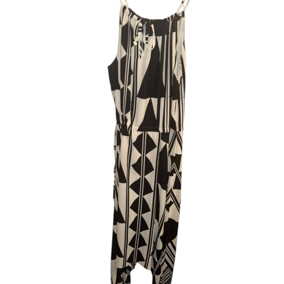 Black and White Geo Print Handkerchief Hem Maxi Dress Express Size Medium - Picture 8 of 16